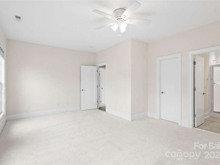 1025 N Sharon Amity Road, Charlotte, NC 28211.  MLS# CAR4289205, YatesRealty ID 34998. 