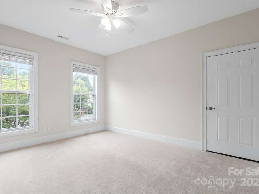1025 N Sharon Amity Road, Charlotte, NC 28211.  MLS# CAR4289205, YatesRealty ID 34998. 