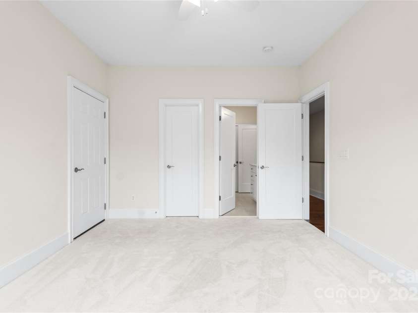 1025 N Sharon Amity Road, Charlotte, NC 28211.  MLS# CAR4289205, YatesRealty ID 34998. 