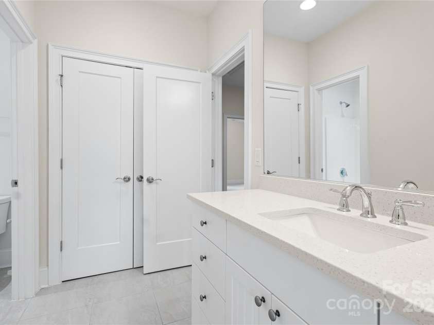 1025 N Sharon Amity Road, Charlotte, NC 28211.  MLS# CAR4289205, YatesRealty ID 34998. 