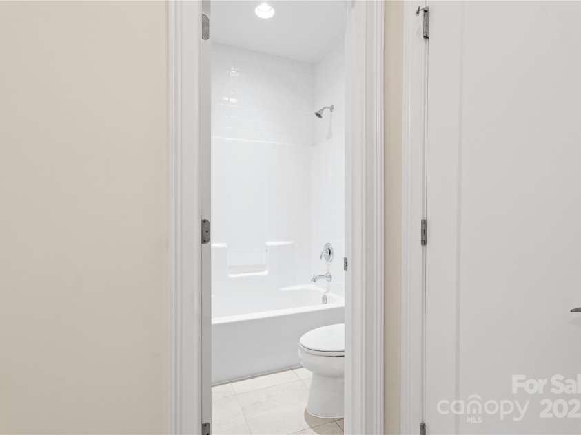1025 N Sharon Amity Road, Charlotte, NC 28211.  MLS# CAR4289205, YatesRealty ID 34998. 