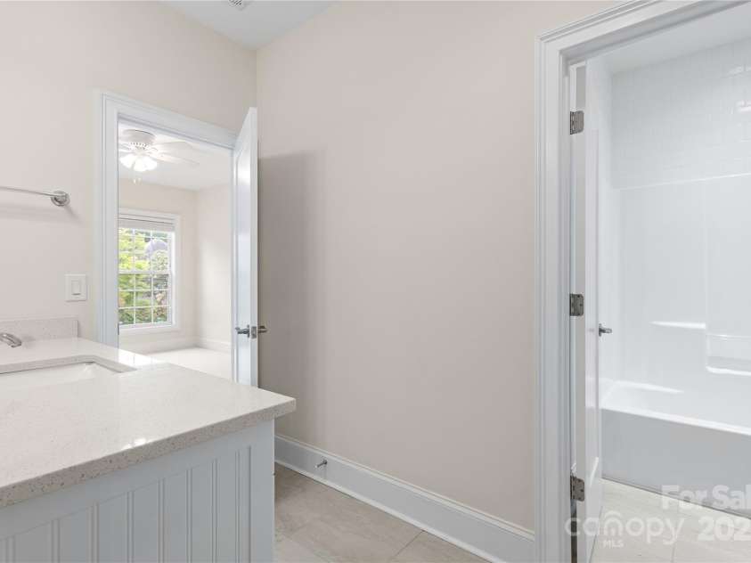1025 N Sharon Amity Road, Charlotte, NC 28211.  MLS# CAR4289205, YatesRealty ID 34998. 