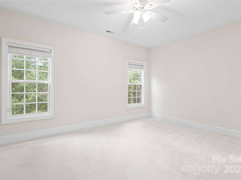 1025 N Sharon Amity Road, Charlotte, NC 28211.  MLS# CAR4289205, YatesRealty ID 34998. 