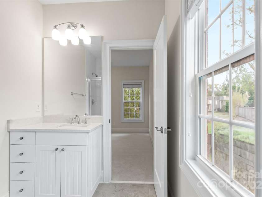 1025 N Sharon Amity Road, Charlotte, NC 28211.  MLS# CAR4289205, YatesRealty ID 34998. 