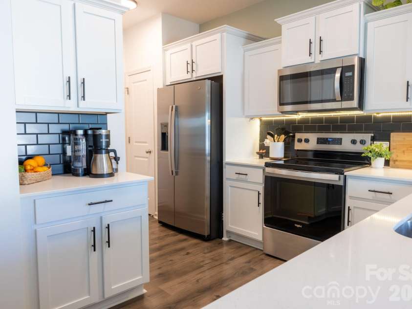 556 Willamette Drive, Salisbury, NC 28146.  MLS# CAR4399196, YatesRealty ID 34999. Kitchen