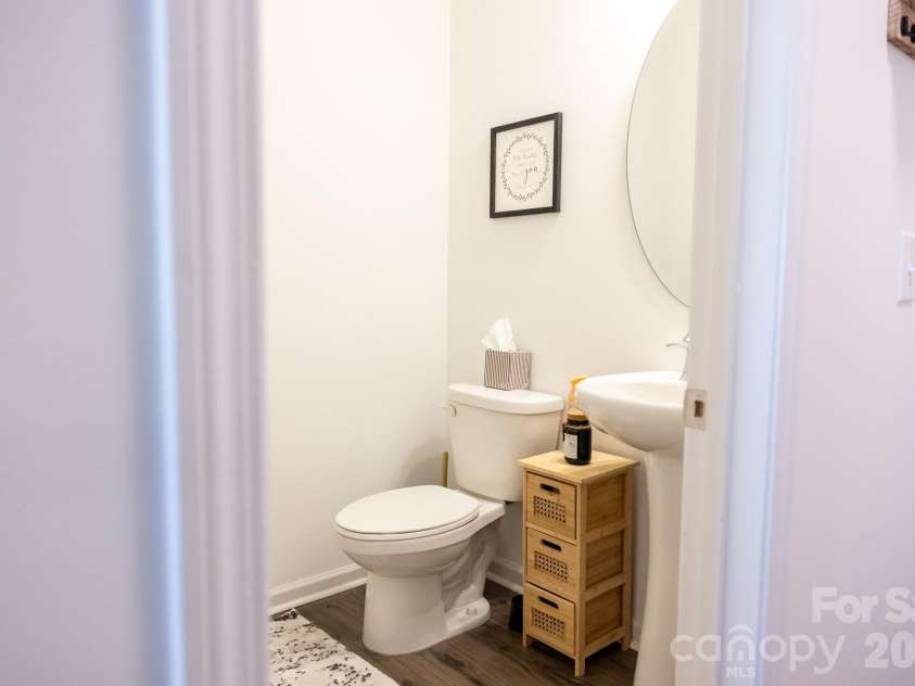 556 Willamette Drive, Salisbury, NC 28146.  MLS# CAR4399196, YatesRealty ID 34999. Main floor half bath