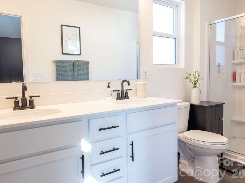 556 Willamette Drive, Salisbury, NC 28146.  MLS# CAR4399196, YatesRealty ID 34999. Primary bathroom