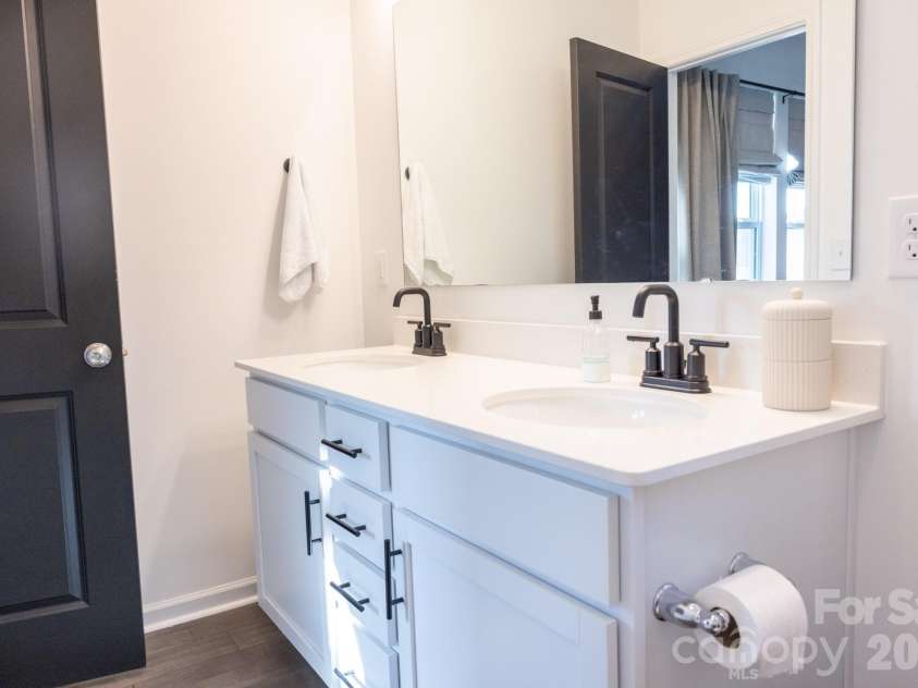 556 Willamette Drive, Salisbury, NC 28146.  MLS# CAR4399196, YatesRealty ID 34999. Primary bathroom