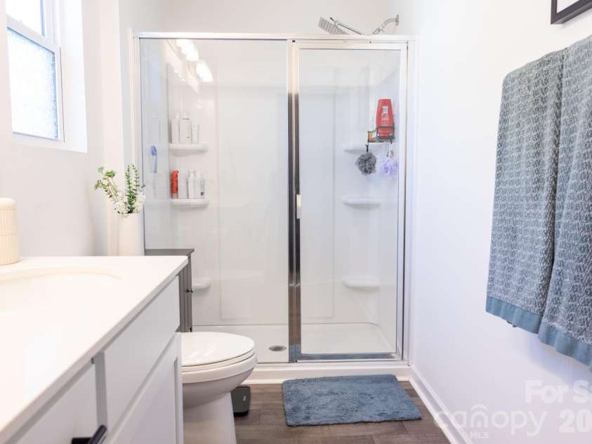 556 Willamette Drive, Salisbury, NC 28146.  MLS# CAR4399196, YatesRealty ID 34999. Primary bathroom