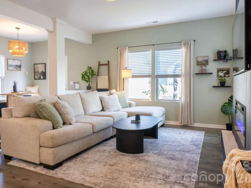 556 Willamette Drive, Salisbury, NC 28146.  MLS# CAR4399196, YatesRealty ID 34999. Spacious living room