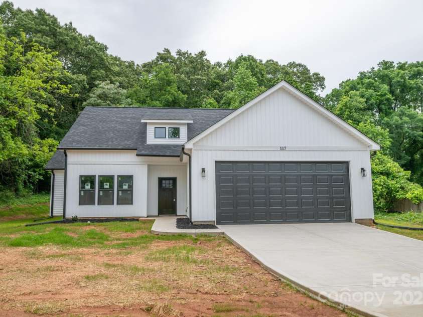 117 Chavis Lane, Lincolnton, NC 28092.  MLS# CAR4211128, YatesRealty ID 350. 