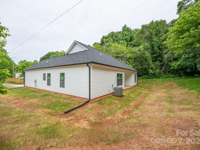 117 Chavis Lane, Lincolnton, NC 28092.  MLS# CAR4211128, YatesRealty ID 350. 