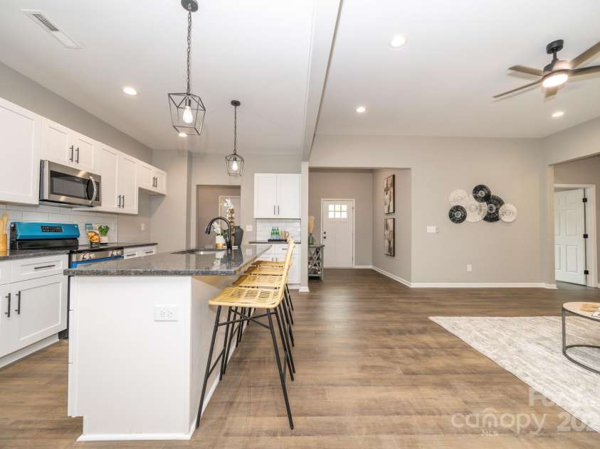 117 Chavis Lane, Lincolnton, NC 28092.  MLS# CAR4211128, YatesRealty ID 350. 