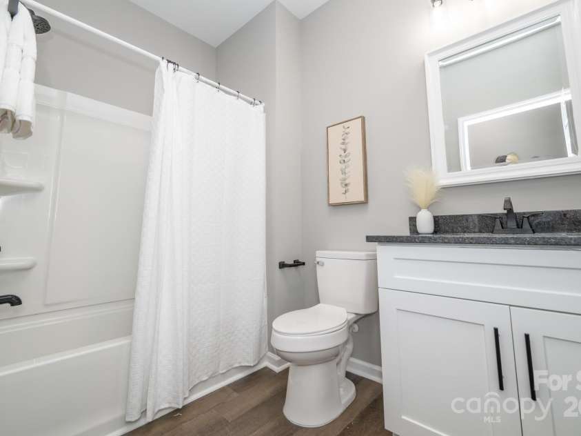 117 Chavis Lane, Lincolnton, NC 28092.  MLS# CAR4211128, YatesRealty ID 350. 