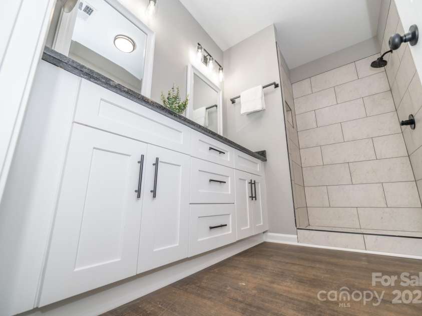 117 Chavis Lane, Lincolnton, NC 28092.  MLS# CAR4211128, YatesRealty ID 350. 