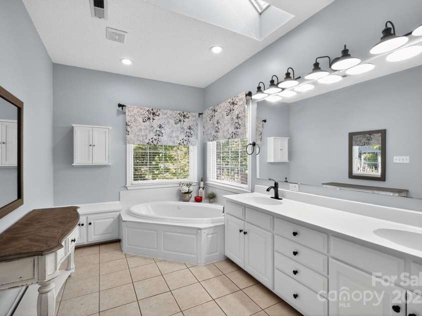 208 Stone Ridge Drive, Salisbury, NC 28146.  MLS# CAR4259618, YatesRealty ID 3500. 