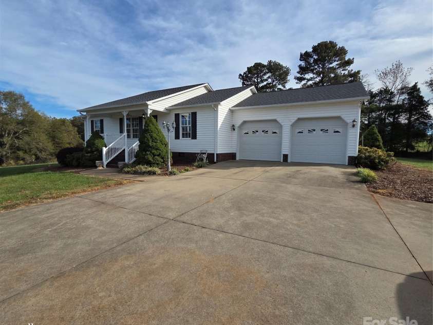 325 Gwen Lane, Shelby, NC 28152.  MLS# CAR4317431, YatesRealty ID 3500. 