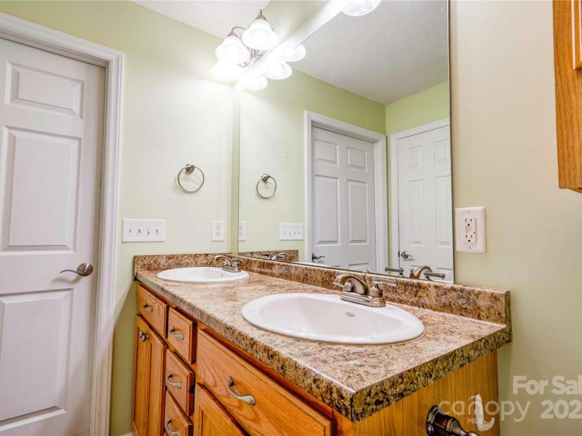 325 Gwen Lane, Shelby, NC 28152.  MLS# CAR4317431, YatesRealty ID 3500. 