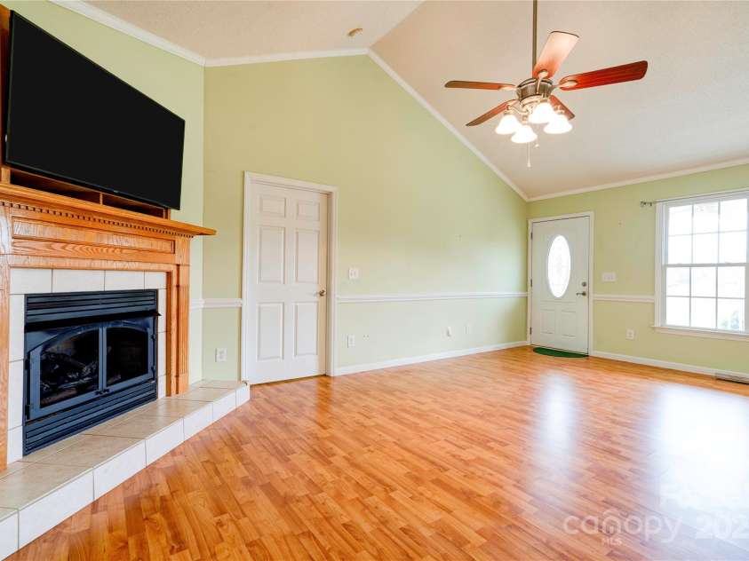 325 Gwen Lane, Shelby, NC 28152.  MLS# CAR4317431, YatesRealty ID 3500. 