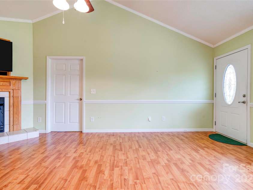 325 Gwen Lane, Shelby, NC 28152.  MLS# CAR4317431, YatesRealty ID 3500. 