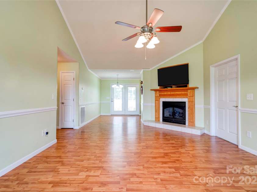 325 Gwen Lane, Shelby, NC 28152.  MLS# CAR4317431, YatesRealty ID 3500. 