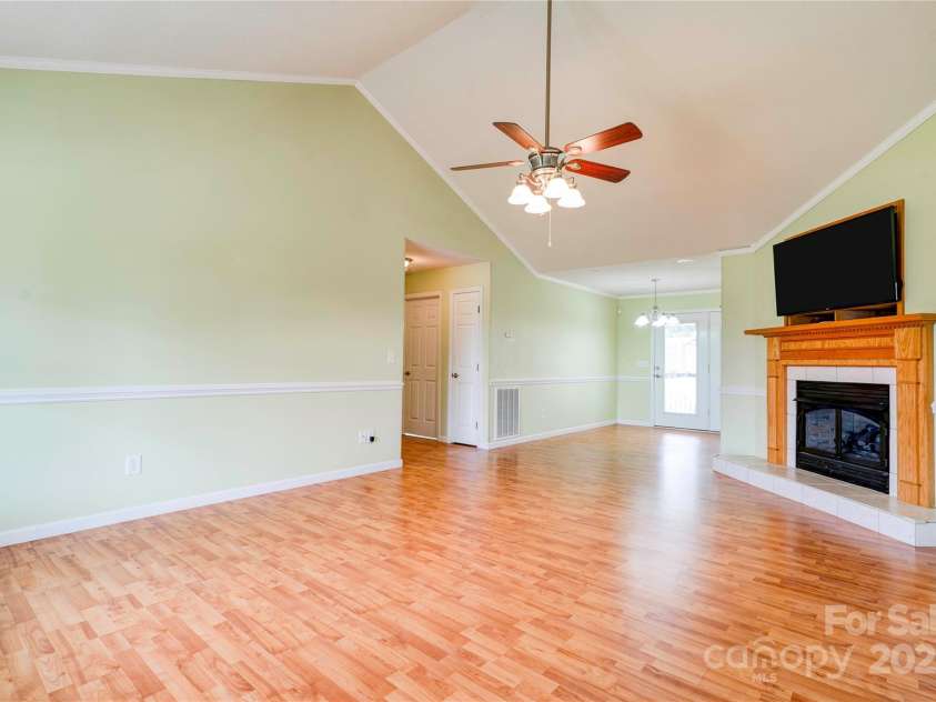 325 Gwen Lane, Shelby, NC 28152.  MLS# CAR4317431, YatesRealty ID 3500. 