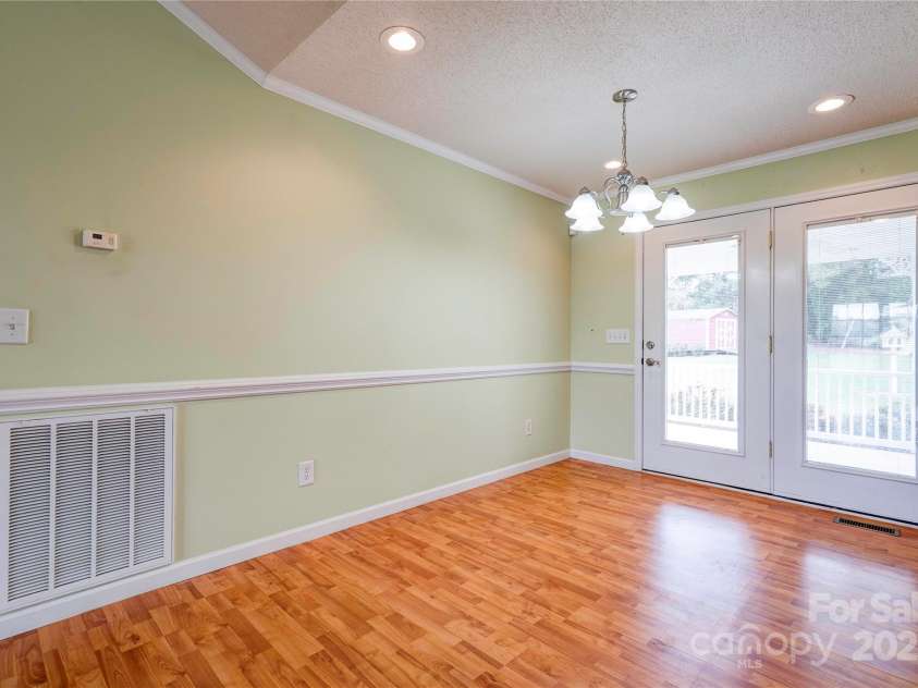 325 Gwen Lane, Shelby, NC 28152.  MLS# CAR4317431, YatesRealty ID 3500. 