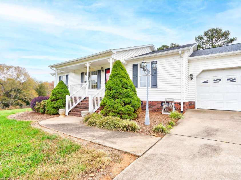 325 Gwen Lane, Shelby, NC 28152.  MLS# CAR4317431, YatesRealty ID 3500. 