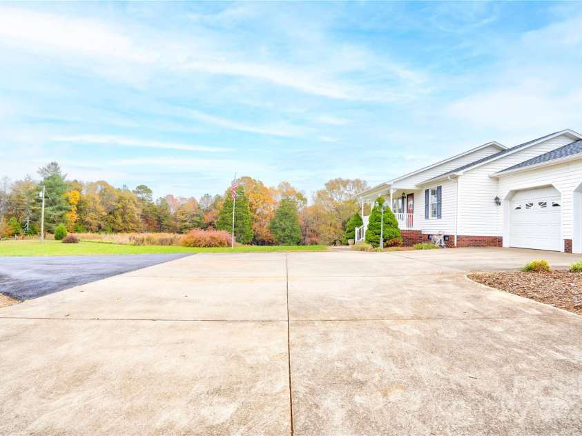 325 Gwen Lane, Shelby, NC 28152.  MLS# CAR4317431, YatesRealty ID 3500. 