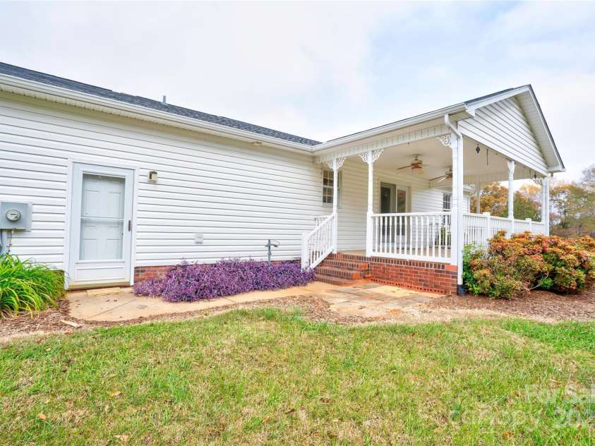 325 Gwen Lane, Shelby, NC 28152.  MLS# CAR4317431, YatesRealty ID 3500. 