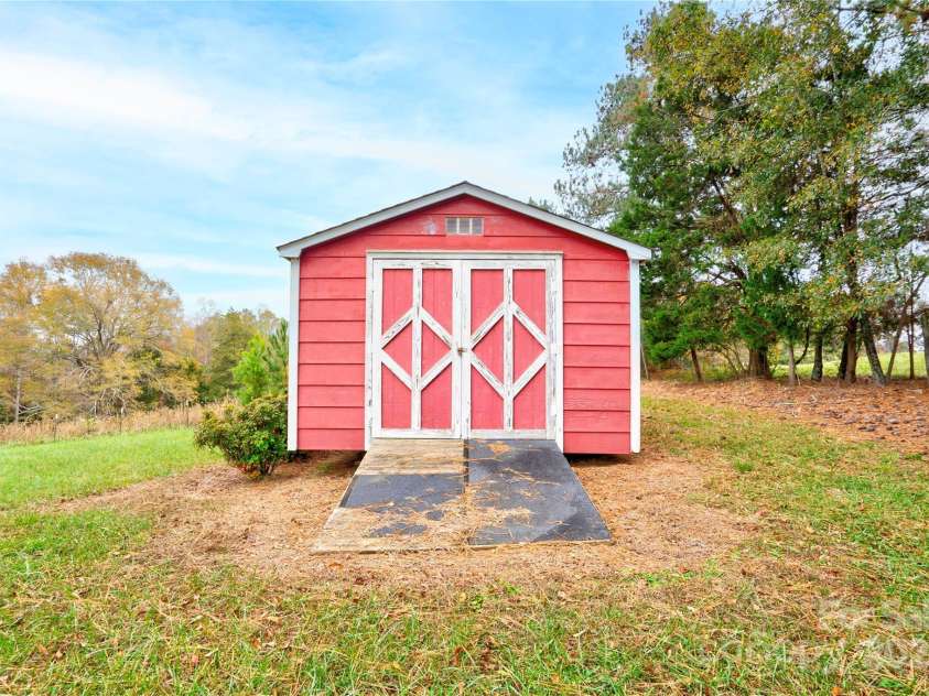 325 Gwen Lane, Shelby, NC 28152.  MLS# CAR4317431, YatesRealty ID 3500. 