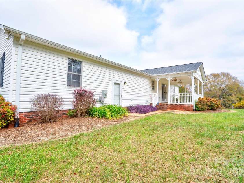 325 Gwen Lane, Shelby, NC 28152.  MLS# CAR4317431, YatesRealty ID 3500. 