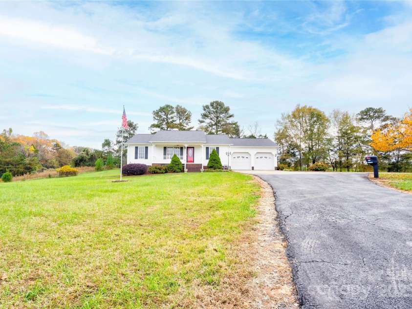 325 Gwen Lane, Shelby, NC 28152.  MLS# CAR4317431, YatesRealty ID 3500. 