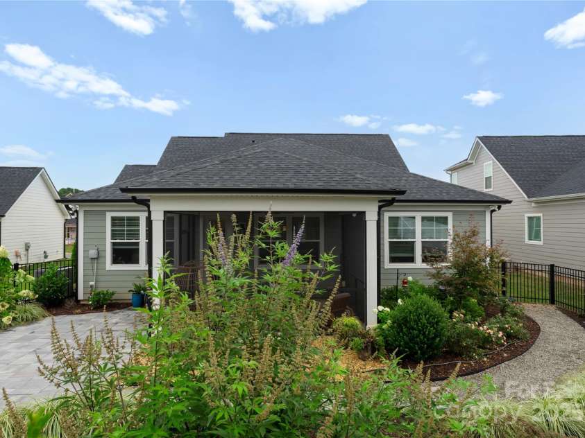 13630 Tranquil Day Drive, Matthews, NC 28105.  MLS# CAR4291117, YatesRealty ID 35000. 