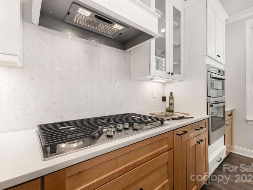 12313 Landry Renee Place, Charlotte, NC 28277.  MLS# CAR4294367, YatesRealty ID 35001. Gas Range w/ wood hood