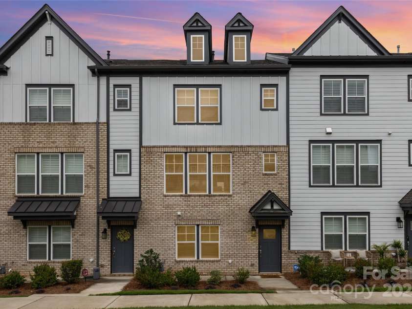 12313 Landry Renee Place, Charlotte, NC 28277.  MLS# CAR4294367, YatesRealty ID 35001. Welcome to Luxury Townhome in Ballantyne