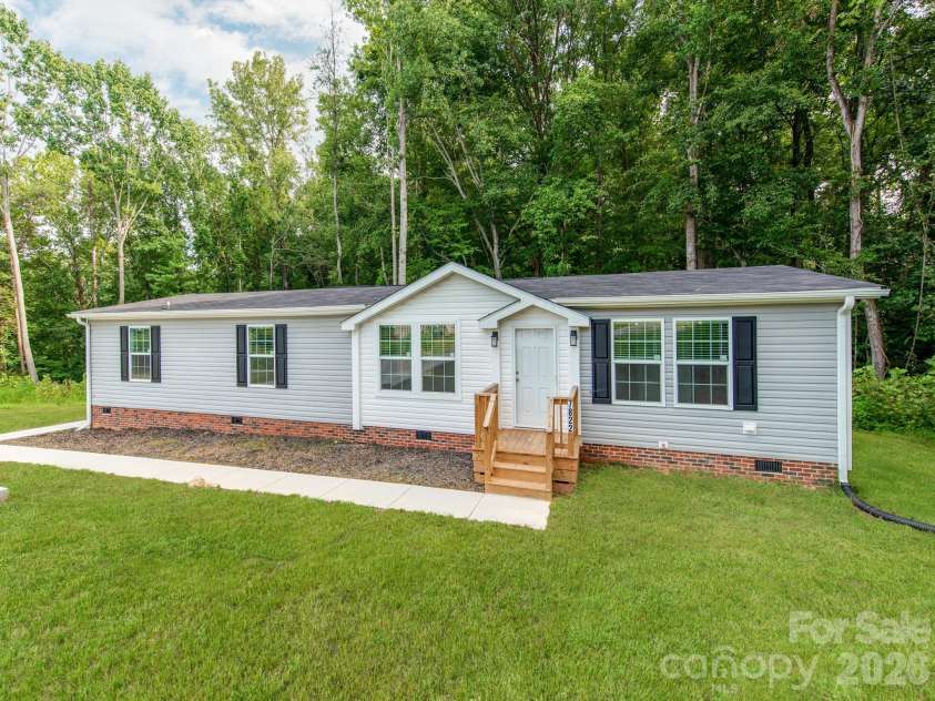 7822 Stillwater Drive, Sherrills Ford, NC 28673.  MLS# CAR4413305, YatesRealty ID 35001. 