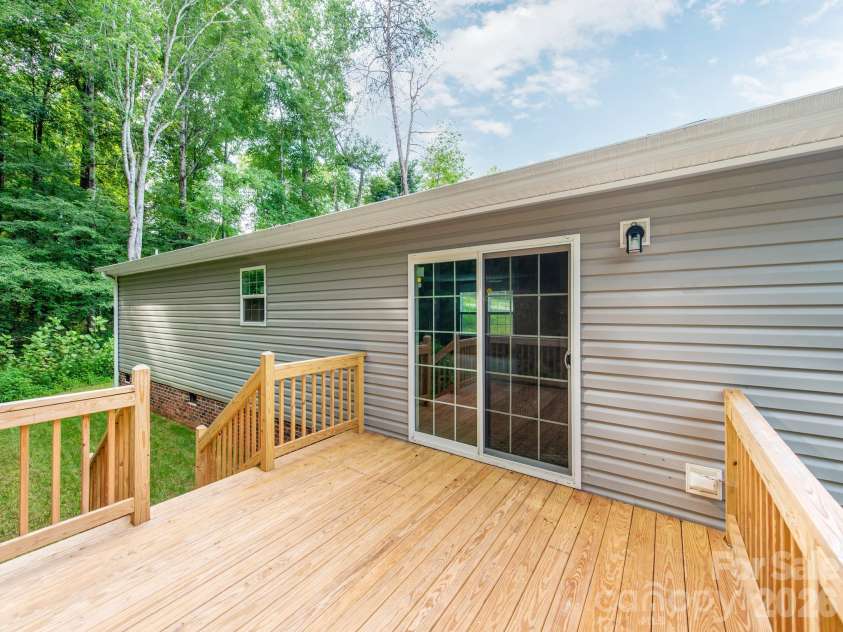 7822 Stillwater Drive, Sherrills Ford, NC 28673.  MLS# CAR4413305, YatesRealty ID 35001. 