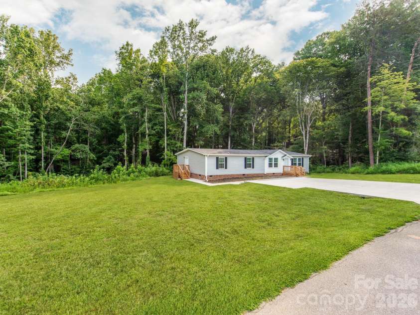 7822 Stillwater Drive, Sherrills Ford, NC 28673.  MLS# CAR4413305, YatesRealty ID 35001. 