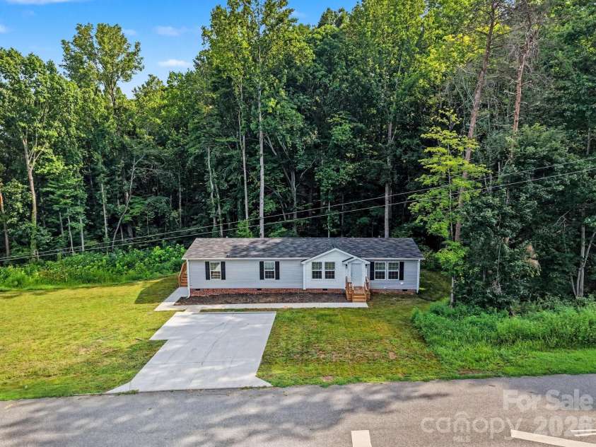 7822 Stillwater Drive, Sherrills Ford, NC 28673.  MLS# CAR4413305, YatesRealty ID 35001. 