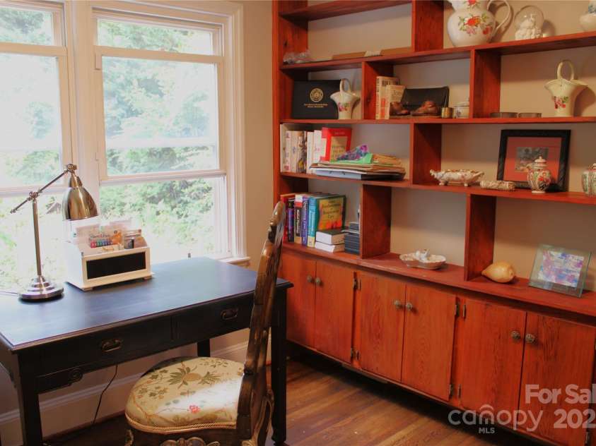 1623 Longfellow Street, Charlotte, NC 28205.  MLS# CAR4294490, YatesRealty ID 35002. 