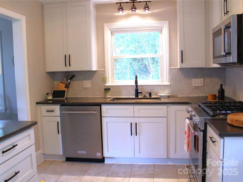 1623 Longfellow Street, Charlotte, NC 28205.  MLS# CAR4294490, YatesRealty ID 35002. 