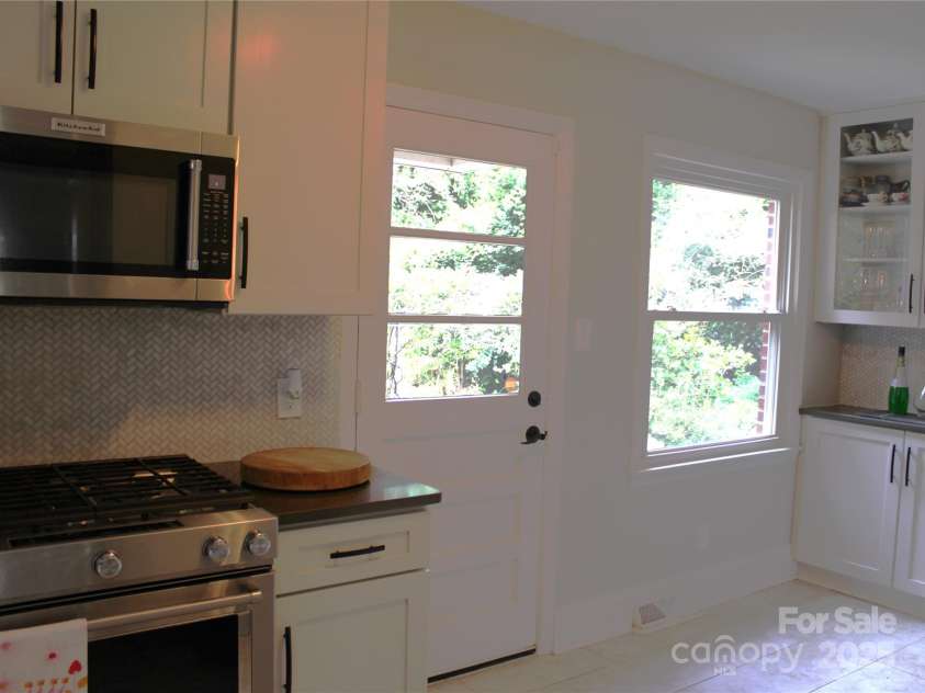 1623 Longfellow Street, Charlotte, NC 28205.  MLS# CAR4294490, YatesRealty ID 35002. 