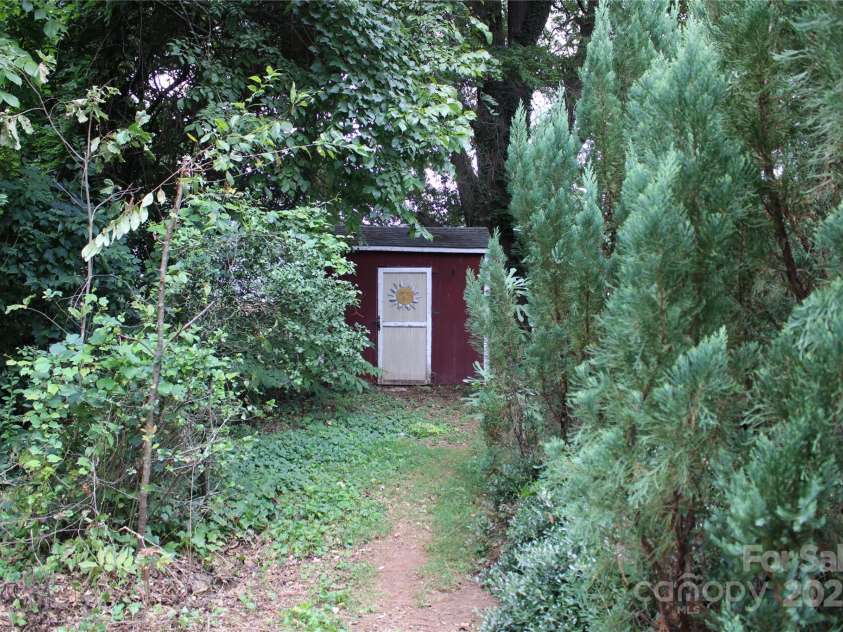 1623 Longfellow Street, Charlotte, NC 28205.  MLS# CAR4294490, YatesRealty ID 35002. 