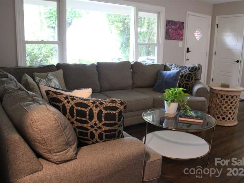 1623 Longfellow Street, Charlotte, NC 28205.  MLS# CAR4294490, YatesRealty ID 35002. 