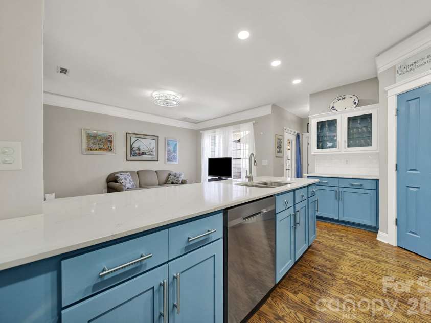 4214 Settler Heights Drive, Fort Mill, SC 29708.  MLS# CAR4375542, YatesRealty ID 35002. Kitchen with Quartz Countertops and Subway Backsplash