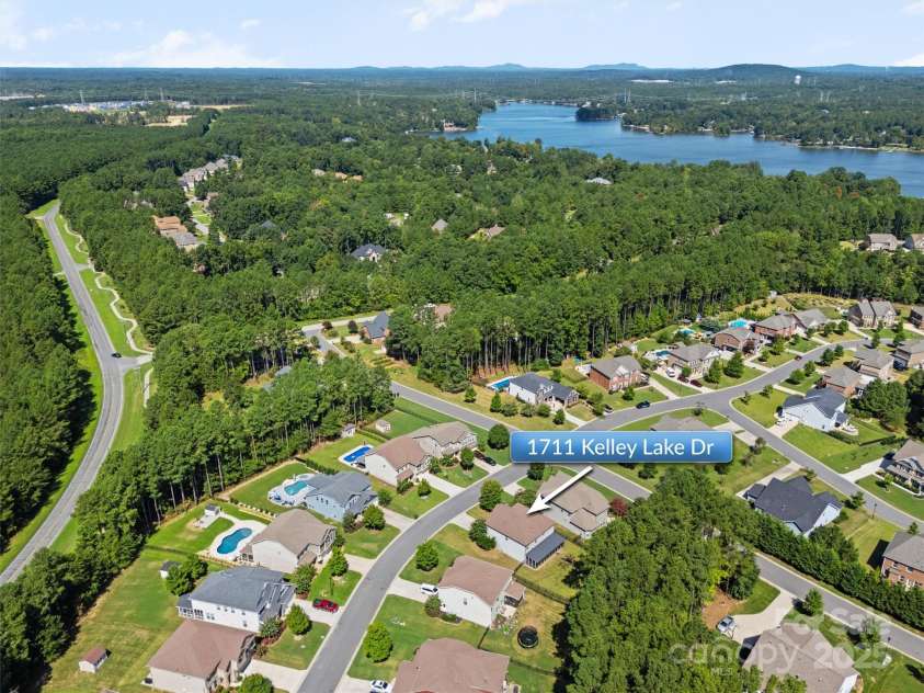 1711 Kelley Lake Drive, York, SC 29745.  MLS# CAR4295365, YatesRealty ID 35003. Quiet neighborhood close to Lake Wylie