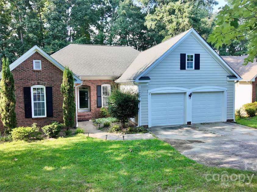 10513 Worsley Lane, Charlotte, NC 28269.  MLS# CAR4296459, YatesRealty ID 35004. 