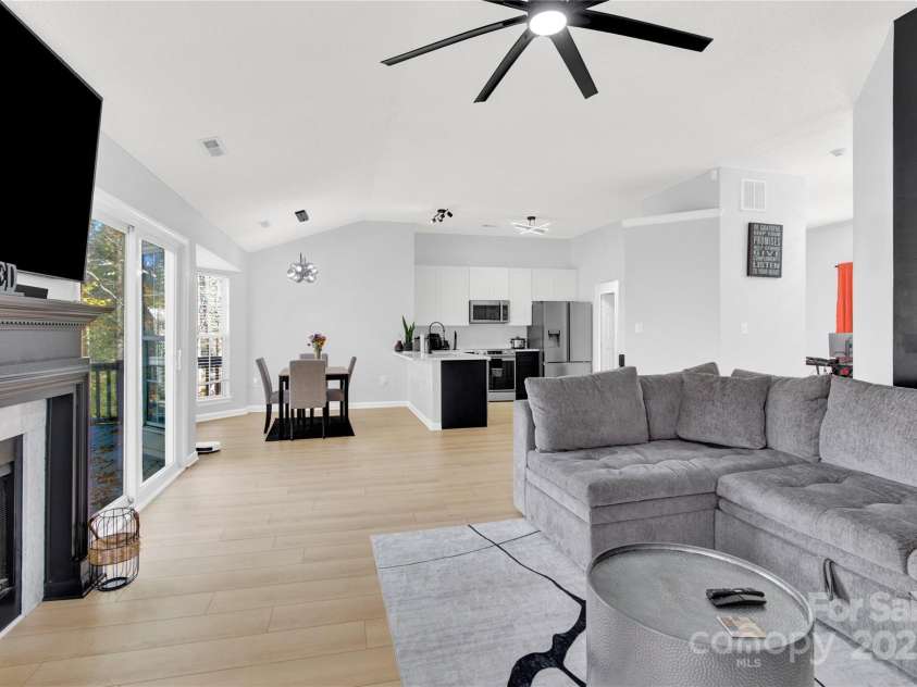 10513 Worsley Lane, Charlotte, NC 28269.  MLS# CAR4296459, YatesRealty ID 35004. 