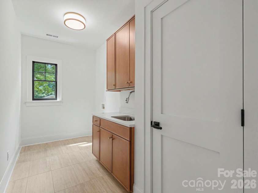 5963 Gate Post Road, Charlotte, NC 28211.  MLS# CAR4390740, YatesRealty ID 35004. 